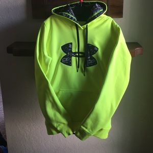 Nice under armour sweatshirt - size small